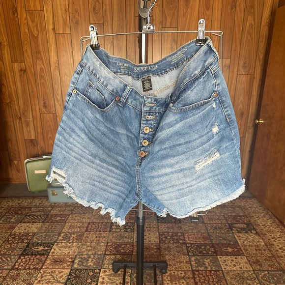 Sound Style Denim Shorts - Button Fly, Distressing, Long Line, 3-4" Inseam - Picture 2 of 7